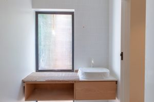 a-bathroom-with-a-sink-and-a-window-g3nhczf8-ho